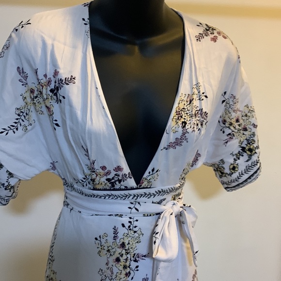 Miss Mango elegant maxi with split up the side, back cut out,halterneck, - Picture 3 of 8